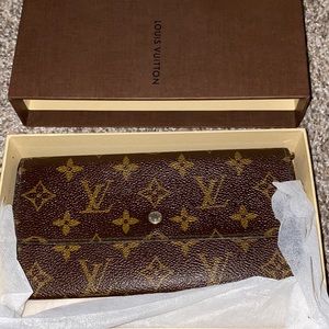 LV wallet Authentic